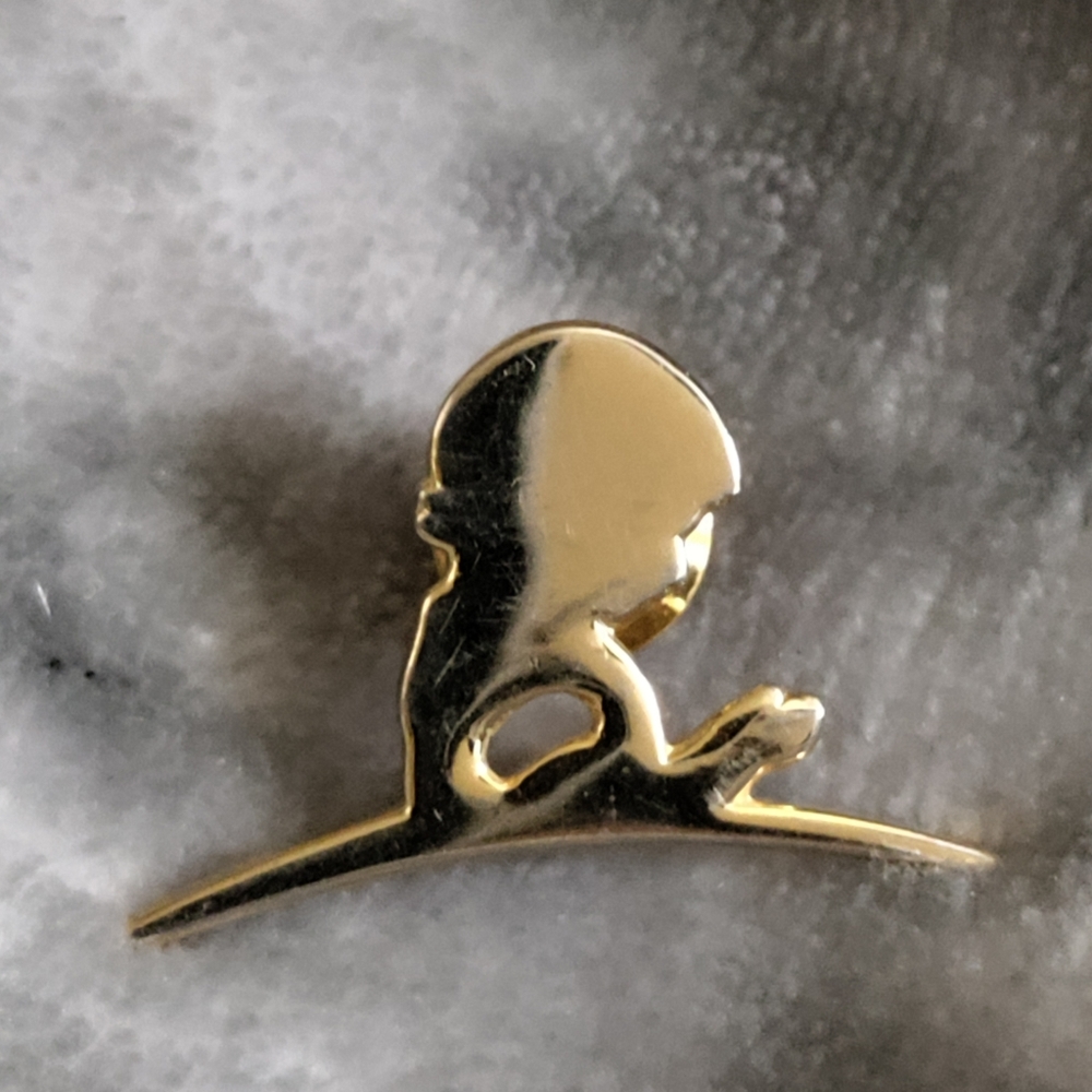 Vtg Praying Child Lapel pin